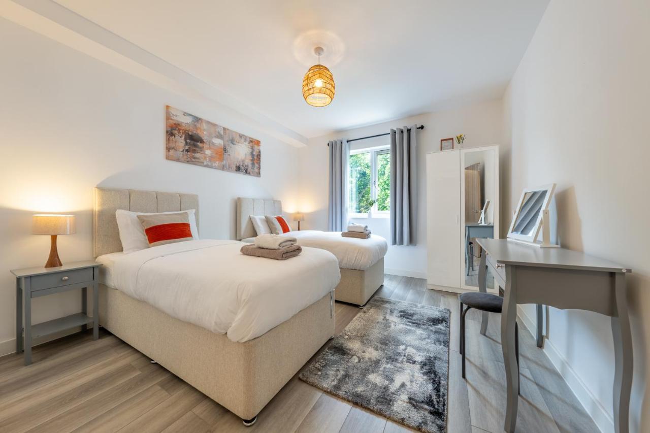 Ashview 6 - Heathrow - Windsor - Free Parking Lägenhet Staines-upon-Thames Exteriör bild